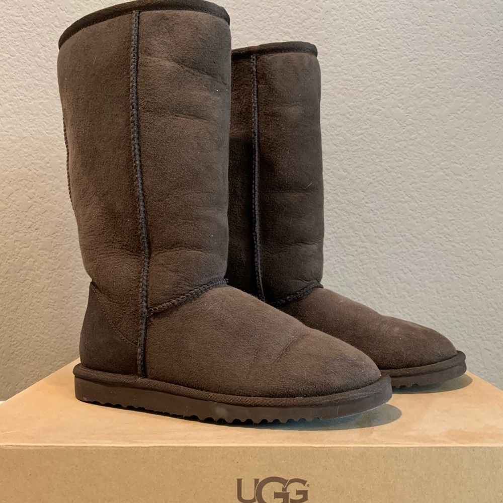 Ugg Boots brown size 6